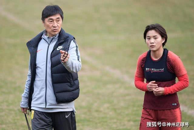 狂欢的欧冠之夜：皇马逆转惊人，战术调整显成效